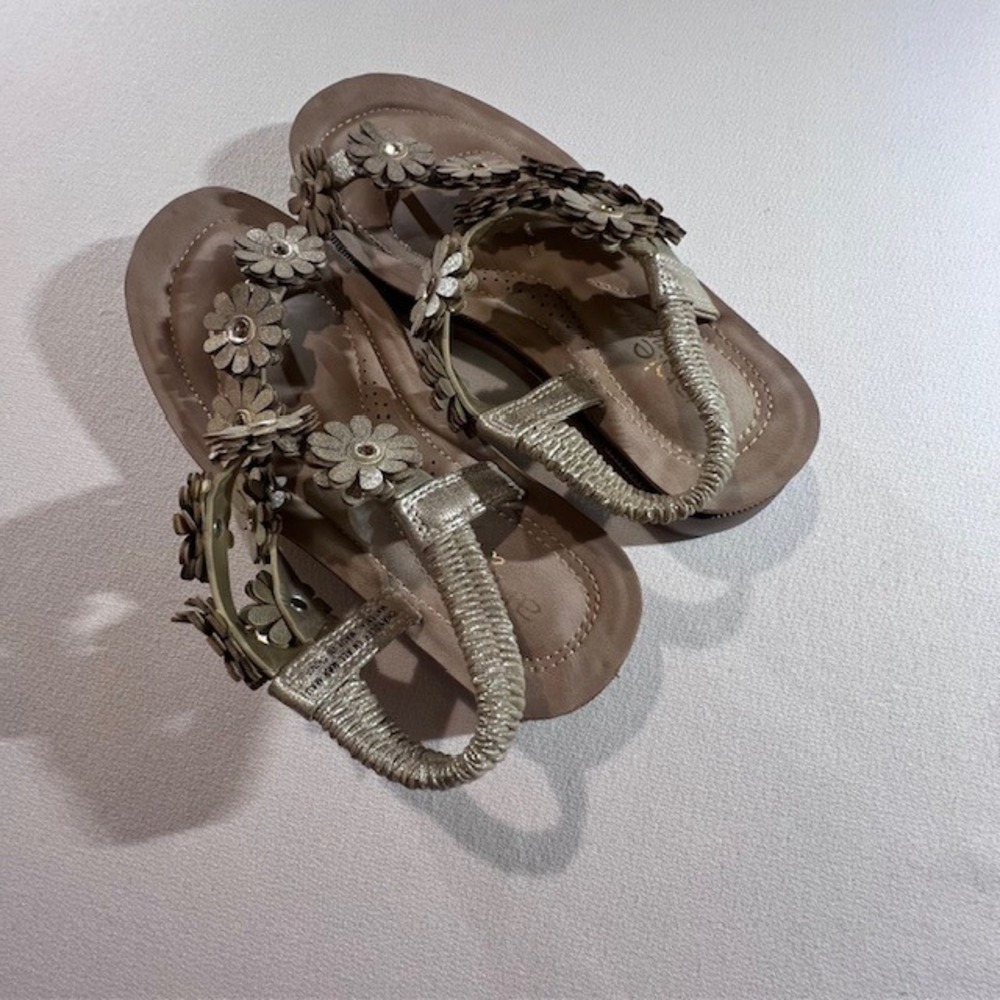 Annie Comfort Chandler Sandal Women 6 Bronze gem Excellent Floral Slingback Flat